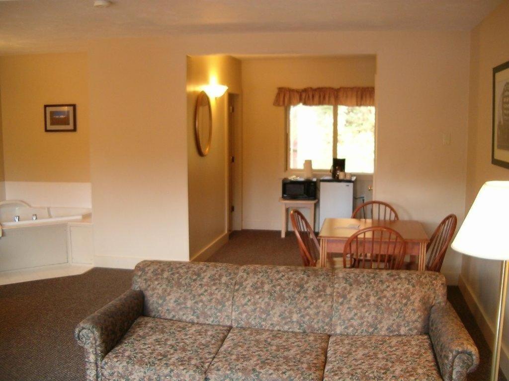 Attitash Motel & Suites Bartlett Room photo